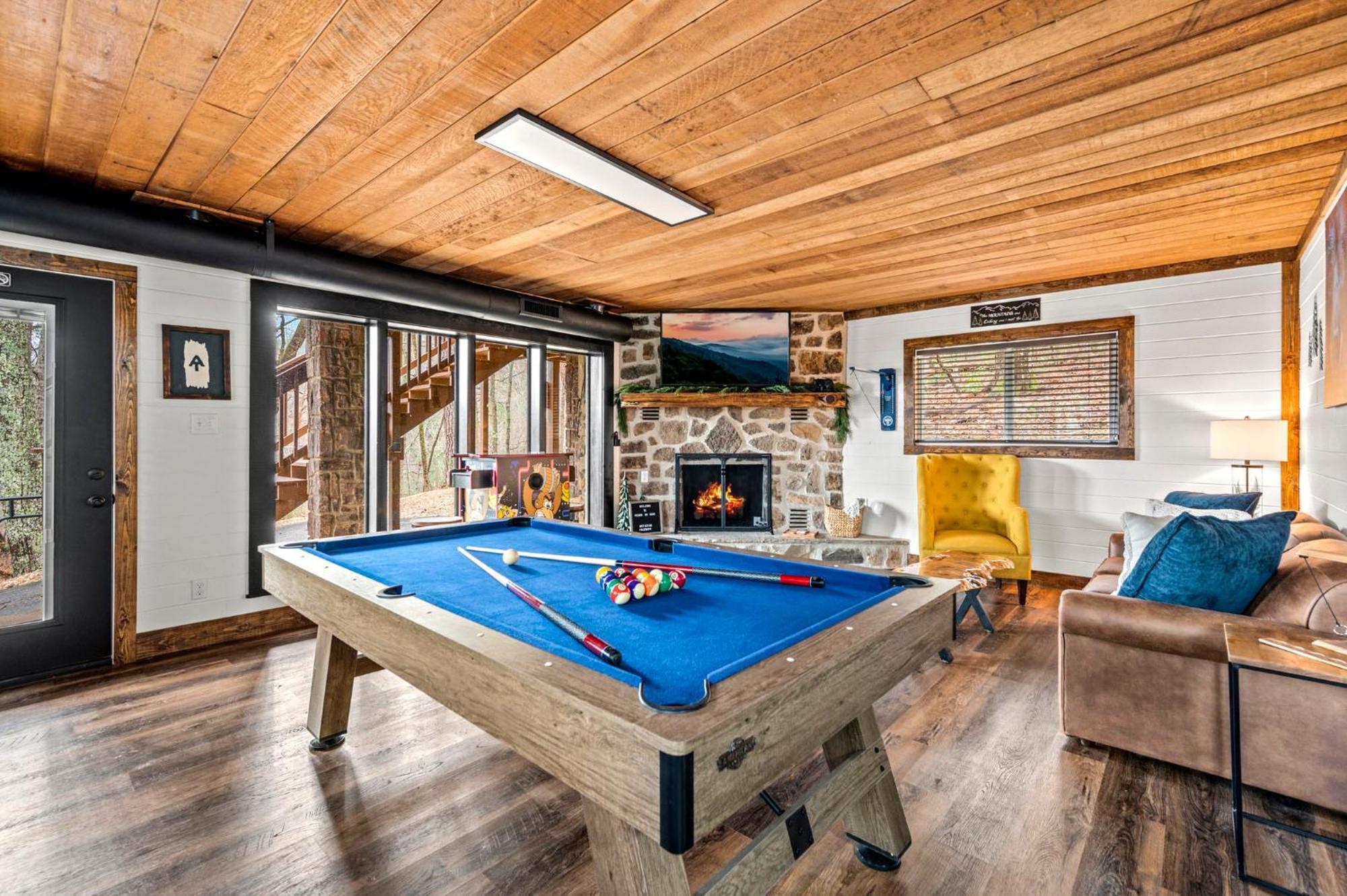 1Mile Downtown, Handicap Ramp, Hot Tub, Game Room ガトリンバーグ エクステリア 写真