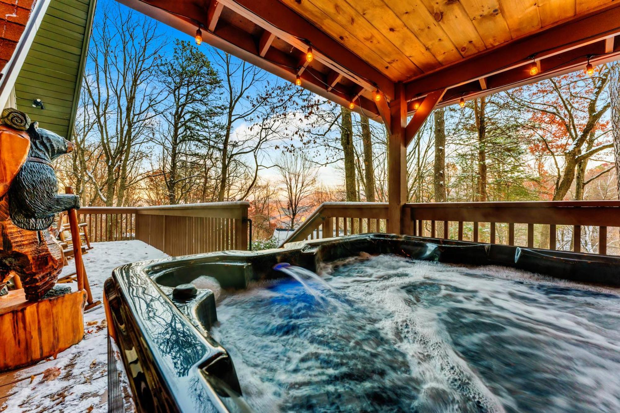 1Mile Downtown, Handicap Ramp, Hot Tub, Game Room ガトリンバーグ エクステリア 写真