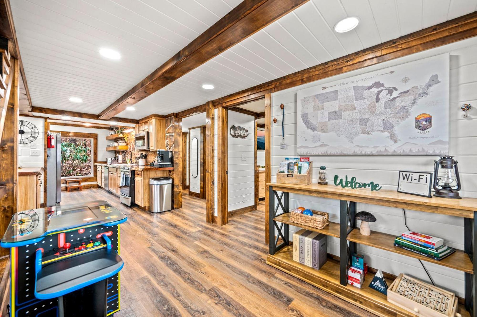 1Mile Downtown, Handicap Ramp, Hot Tub, Game Room ガトリンバーグ エクステリア 写真