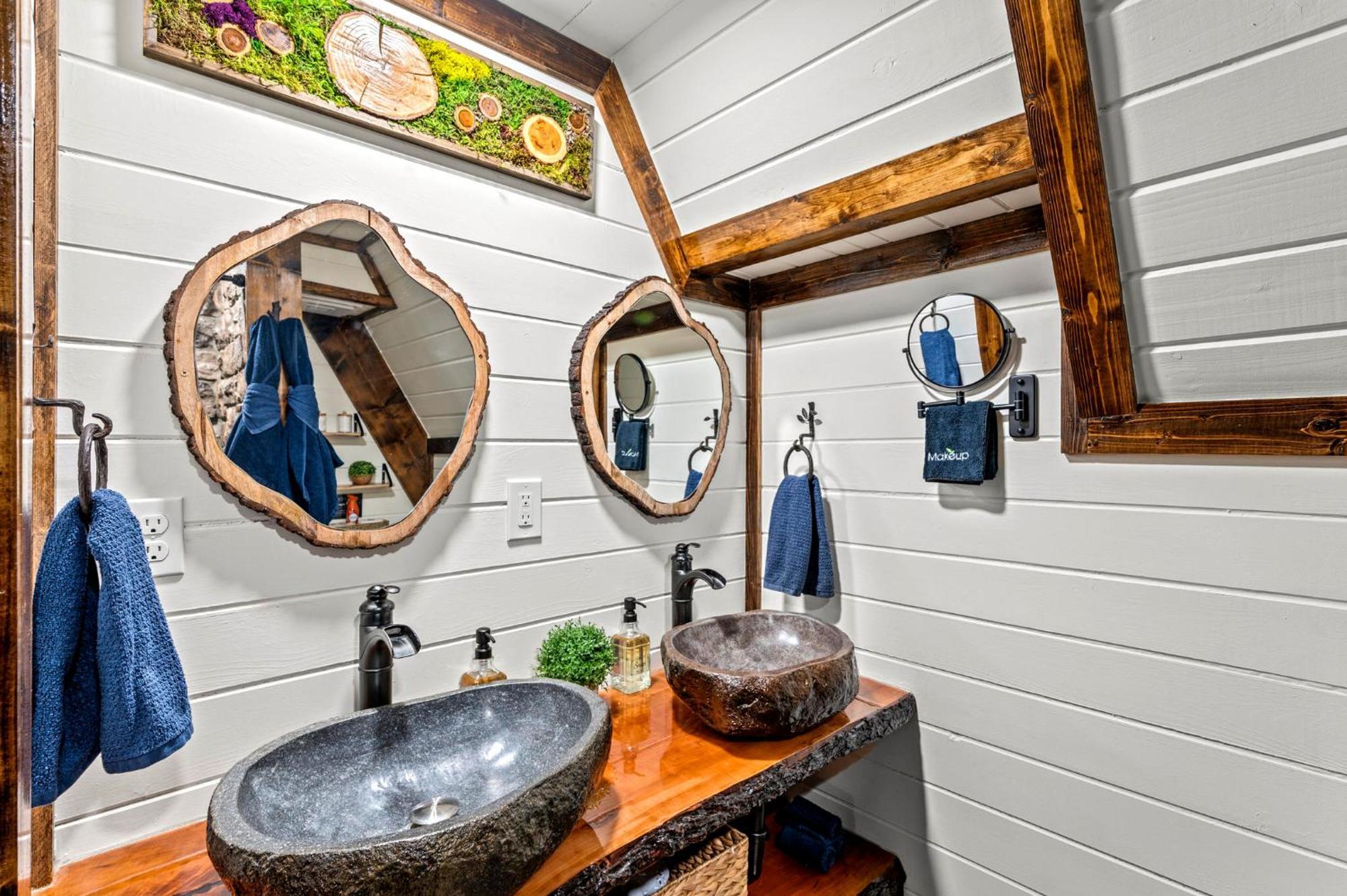 1Mile Downtown, Handicap Ramp, Hot Tub, Game Room ガトリンバーグ エクステリア 写真